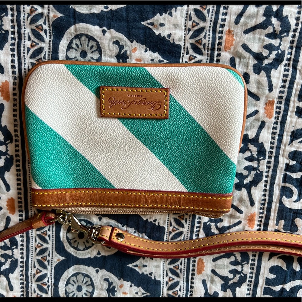 Dooney & Bourke wristlet